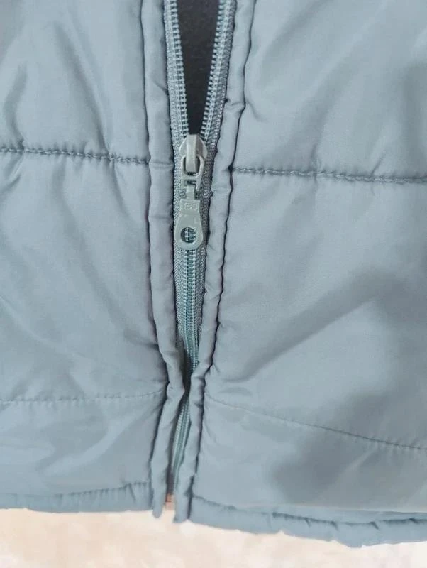💎 Sleeveless gray puffer jacket • 2 years old • Trendy 💎 – photo 5